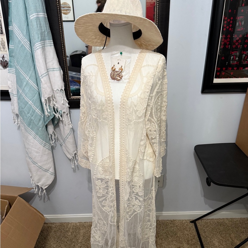 Beach Outfit Bundle: Elegant Cream Lace Kimono, with Hat and Earrings - Picture 1 of 2